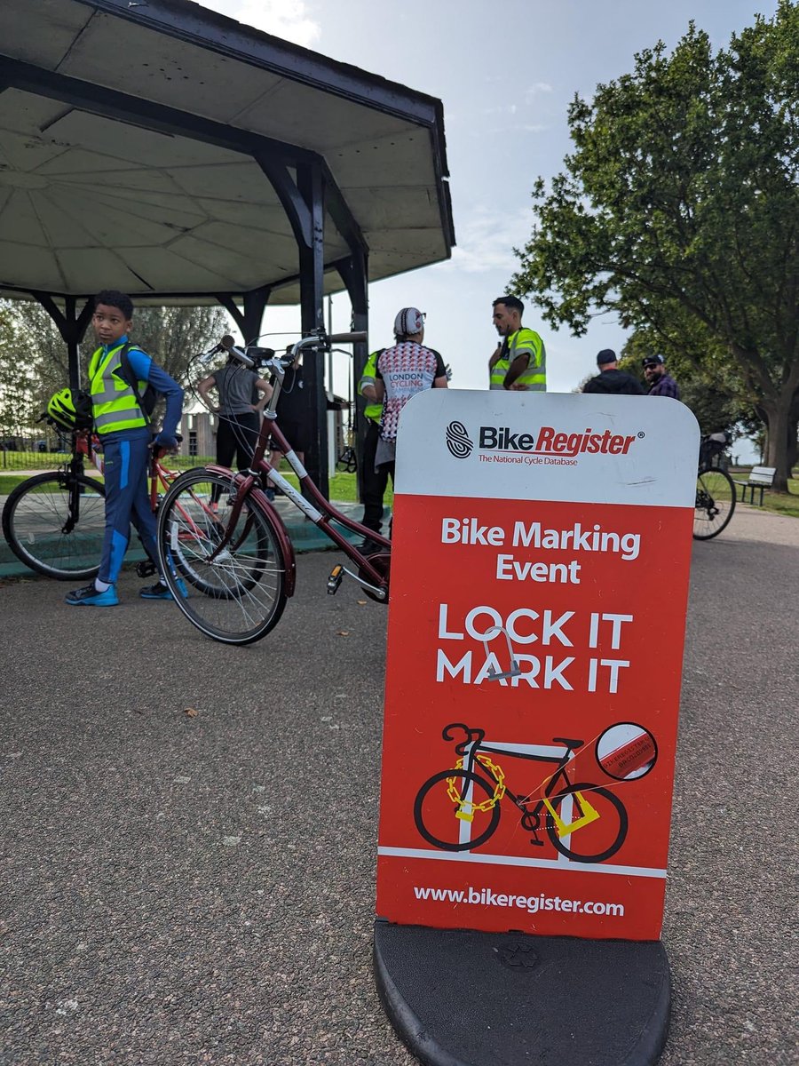 MPSLewisham's tweet image. #Bikemarking 🚲

Fantastic turnout for the community cycle today in #MountsfieldPark with @JanetDaby &amp;amp; @lewicyclists 

5️⃣2️⃣ bikes marked thanks to all who attended