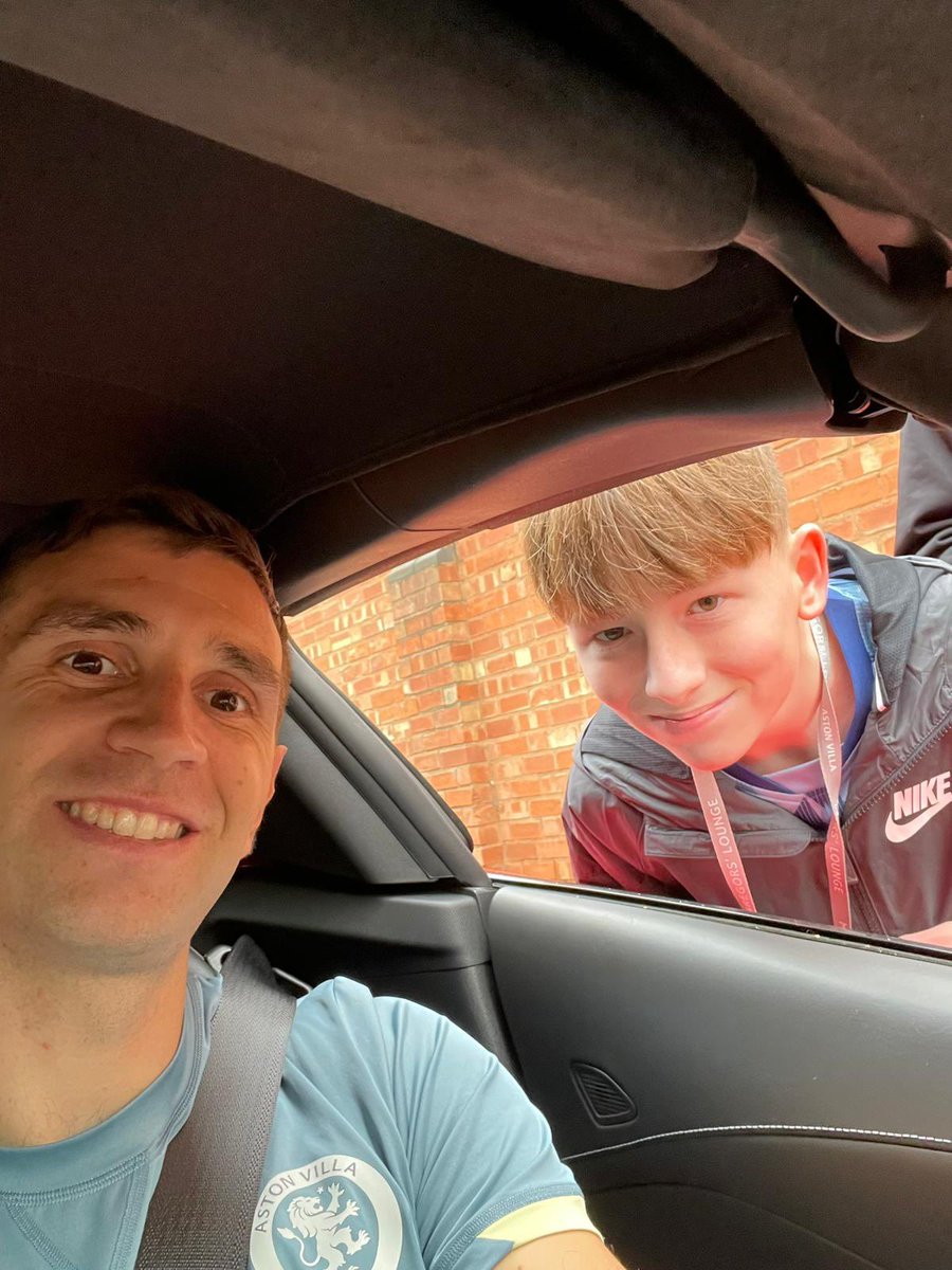 DodwellMatt's tweet photo. @emimartinezz1 @AVFCOfficial Made my lads day 🔥👌🏼 https://t.co/r0OBkP72rZ