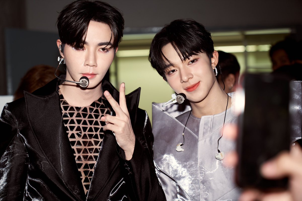 DomundiTV's tweet photo. ภาพบรรยากาศและเบื้องหลัง 𝐙𝐞𝐞𝐍𝐮𝐍𝐞𝐰 𝟏𝐬𝐭 𝐂𝐨𝐧𝐜𝐞𝐫𝐭 ‘𝐀𝐧𝐨𝐭𝐡𝐞𝐫 𝐋𝐢𝐟𝐞’ Presented by Lazada” (DAY 1) 💫

@zee_pruk @CwrNew 
#ZeeNuNewConcertDay1
#ZeeNuNew1stConcert 
#ZeeNuNewAnotherLifeConcertByLazada https://t.co/YTxsv35uBe