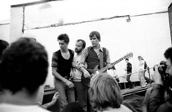 Jimmy Pursey (seen with John Peel & Dave Parsons) fleeing the stage at the 1978 Reading Festival, as captured by Denis O’Regan.

#JimmyPursey #sham69 #70s #70smusic #70srock #punk #newwave #postpunk #rock #rockmusic #music #alternativerock #musicphoto #rockhistory #musichistory