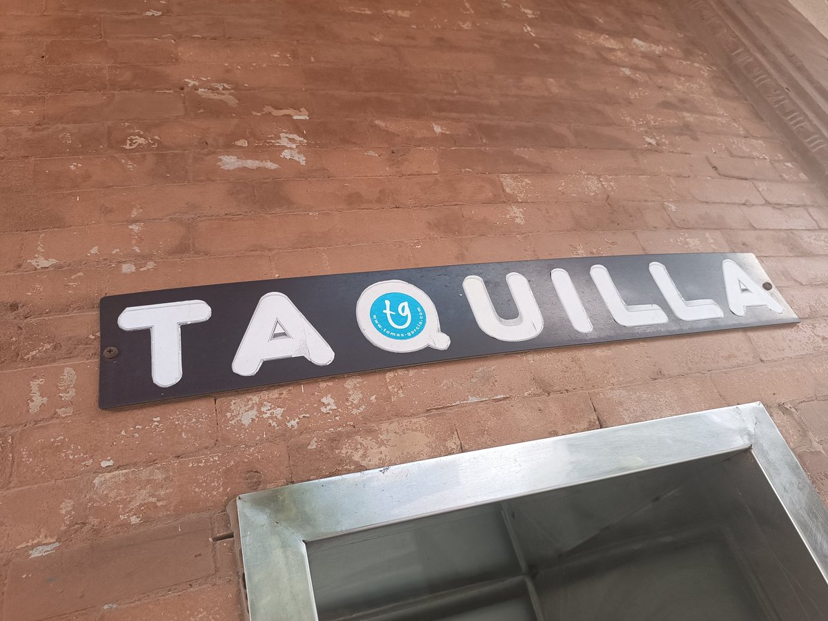 Hoy actuamos en Algeciras, en el Teatro Florida con EL ÚLTIMO QUE APAGUE LA LUZ, Emma Ozores y servidor, Rubén Torres. Pero por lo que veo en la taquilla, aquí quieren mucho al gran <a href="/TomasGarciaTG/">TOMÁS GARCÍA SERRANO</a> y eso me alegra!