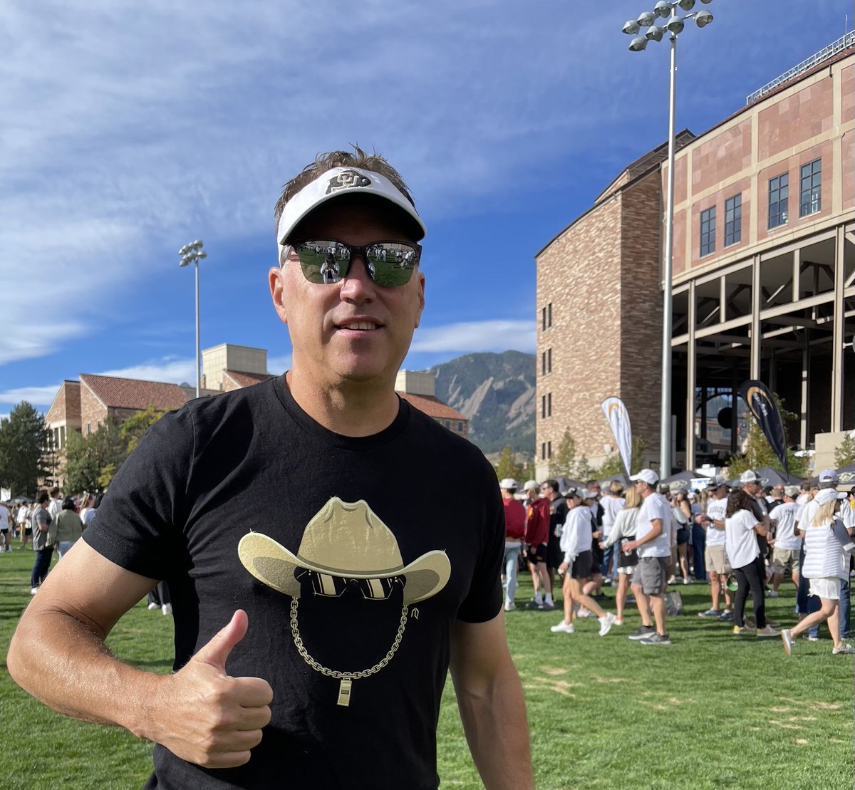 mplit8's tweet image. Game time! Go Buffs ⁦@athletelogos⁩