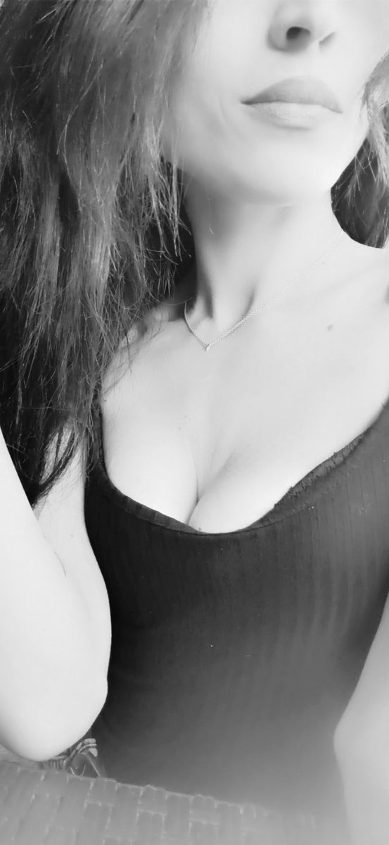 QnPersefone's tweet photo. Gioco del weekend:
RT + like scrivimi per avere foto dei piedini personalizzata
RT + omaggio x chattare 15min con i miei piedini 
Valido tutto il weekend
@Mark73234332 @Femdom_italia @findomitalia @FootFetishUP @FootParadiseR @rtfindom @johannsen693 @mesubdan7 @Retwitto_Findom https://t.co/JipttACH7h