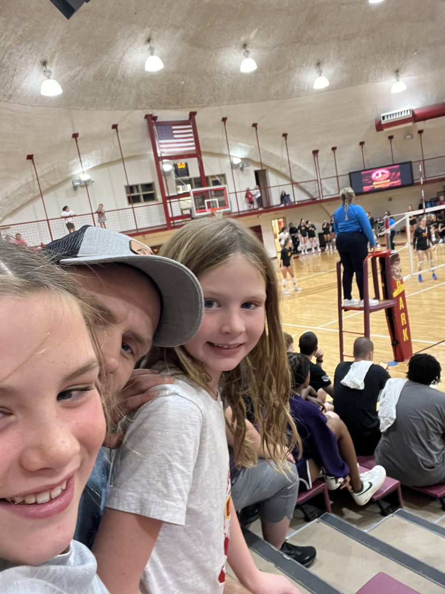 Got to watch <a href="/adelyn_bybee/">adelyn bybee</a> and <a href="/BakerAthletics/">Baker Athletics</a> volleyball last night take on <a href="/ParkUniversity/">Park University</a>! It was great time and the girls enjoyed it as well!! #volleyball #support #girlssports #fridayfun #allin #allinpt