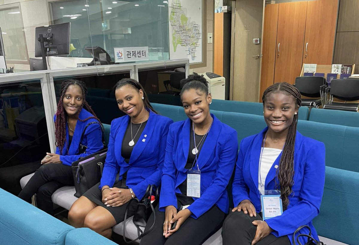 _HamptonU's tweet photo. This time last week, the Terpsichorean Dance Company returned from their South Korea trip. They were guests of “Sister Cities” & the Mayor’s office of the City of Hampton to perform a mini-concert in Anyang, South Korea at their “City of Dance” Festival. #cantouchthis https://t.co/uR7yg18m16
