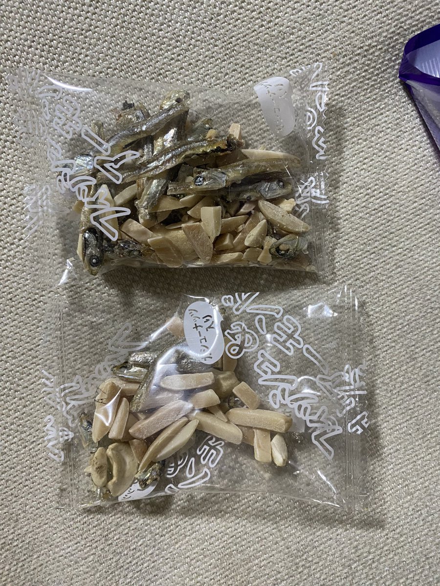 JUDY_DQX's tweet photo. コストコで買ったフィッシュ&amp;アーモンド、中身の量偏りすぎてて草 https://t.co/ZlNLYstWQM