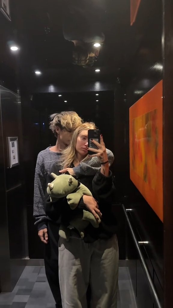 jxdnhosslerrx's tweet image. how he supports her&amp;gt;&amp;gt;
my beloved babies , I hope Stas gets better soon🤍
@JadenHossler