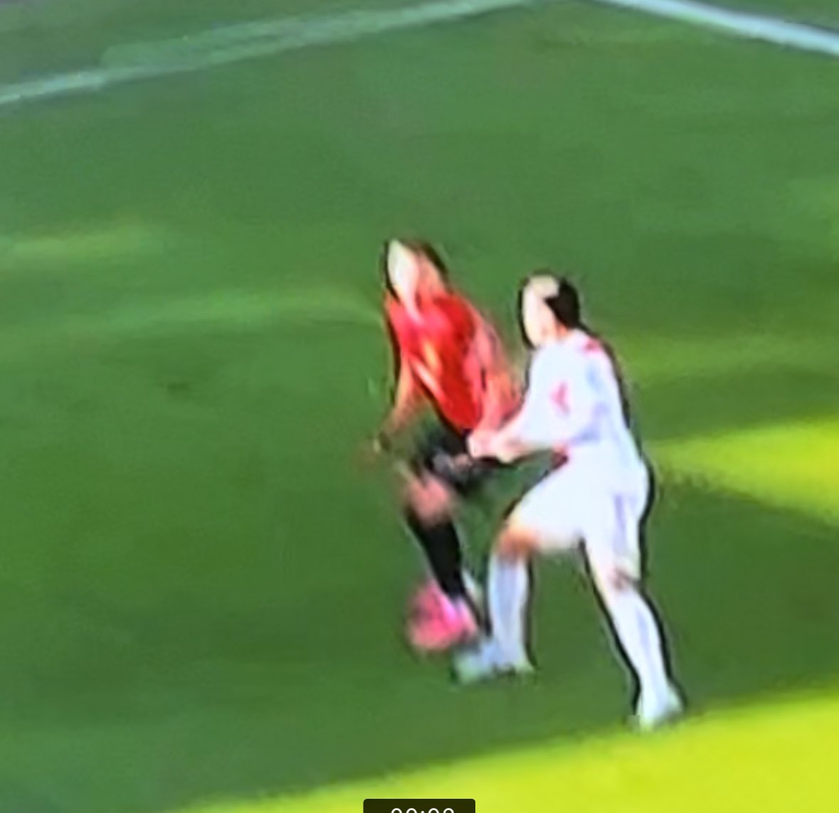 stuholden's tweet photo. Penalty for a handball in 97th minute after VAR…. I mean honestly… RDT isn’t even looking at the ball and throws himself into Gonzalez. Please explain to me how that is a penalty? Genuinely….. @RCD_Mallorca that performance deserved 3 points. https://t.co/ym8Vjlg7cX
