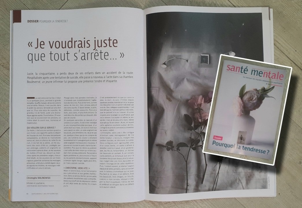 Avant une grande annonce en janvier 2024 (suspens'attitude😱), voici un peu de lecture!
«Je voudrais juste que tout s’arrête…», un article à lire dans le dernier numéro de <a href="/SanteMentale/">Santé Mentale</a>, dans son dossier sur la tendresse... ❤

#psychiatrie #santementale #infirmier #infirmière