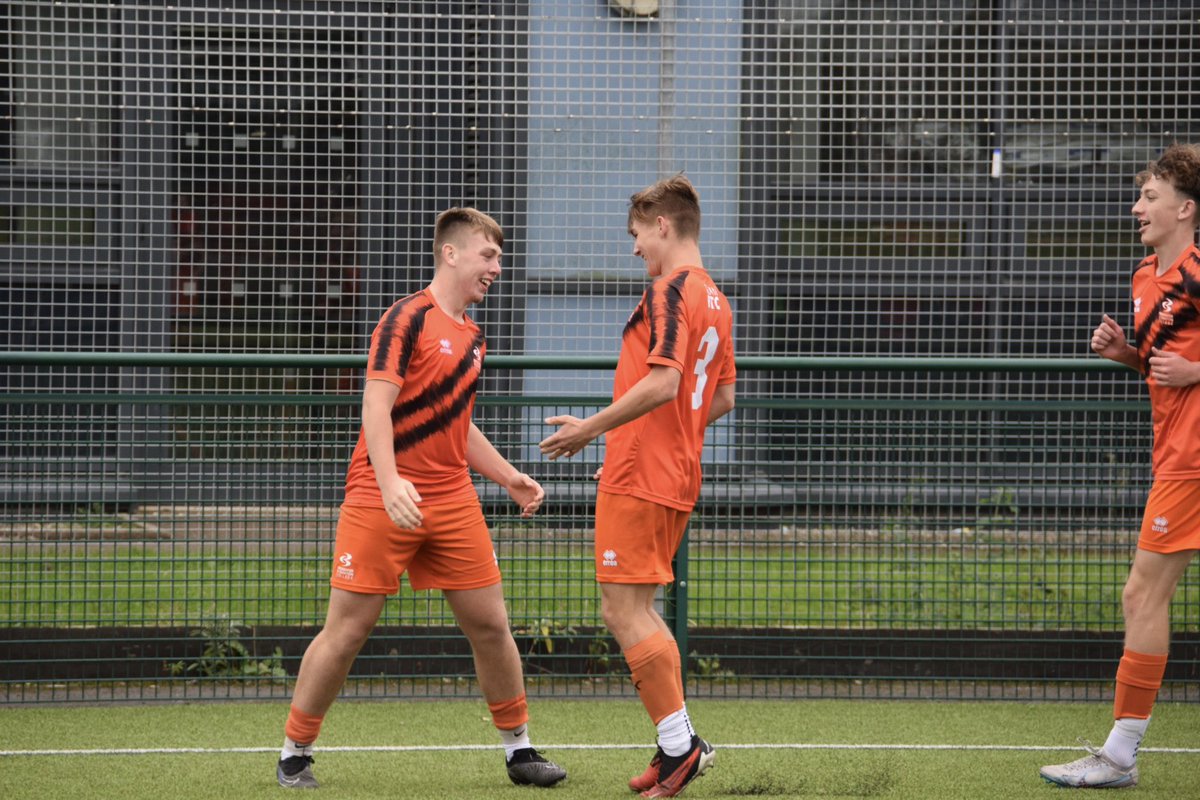 A home win in @SWCYouthLeague with goals shared between Eddie Haden, Blake Kearley x2, Freddie Haden, Kamil Rozalski, Fran Sousa & Preston Hopwood 7-2 #skipper Hopwood taking on 20 minute GK duties for Finch as a precaution. #MOTM Theo Worth 🔥🔥 @swsportsnews @GazettePHill