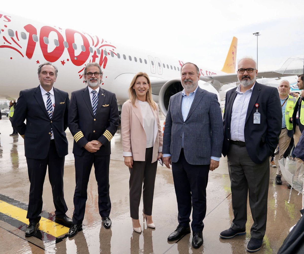 ucurbenipegasus's tweet photo. #HerAdımGeleceğe, 100’ümüz Cumhuriyete diyerek çıktığımız bu yolda, 100. uçağımız Cumhuriyet’i göklere çıkaran kaptan pilotlarımız İlker Dimrilli ve Turgay Çakır'a teşekkür ediyoruz!

“Yolu yolumuzdur" dediğimiz Ulu Önderimiz Mustafa Kemal Atatürk'ün silüetini göklere taşımanın gururunu hep birlikte yaşıyoruz. 🇹🇷