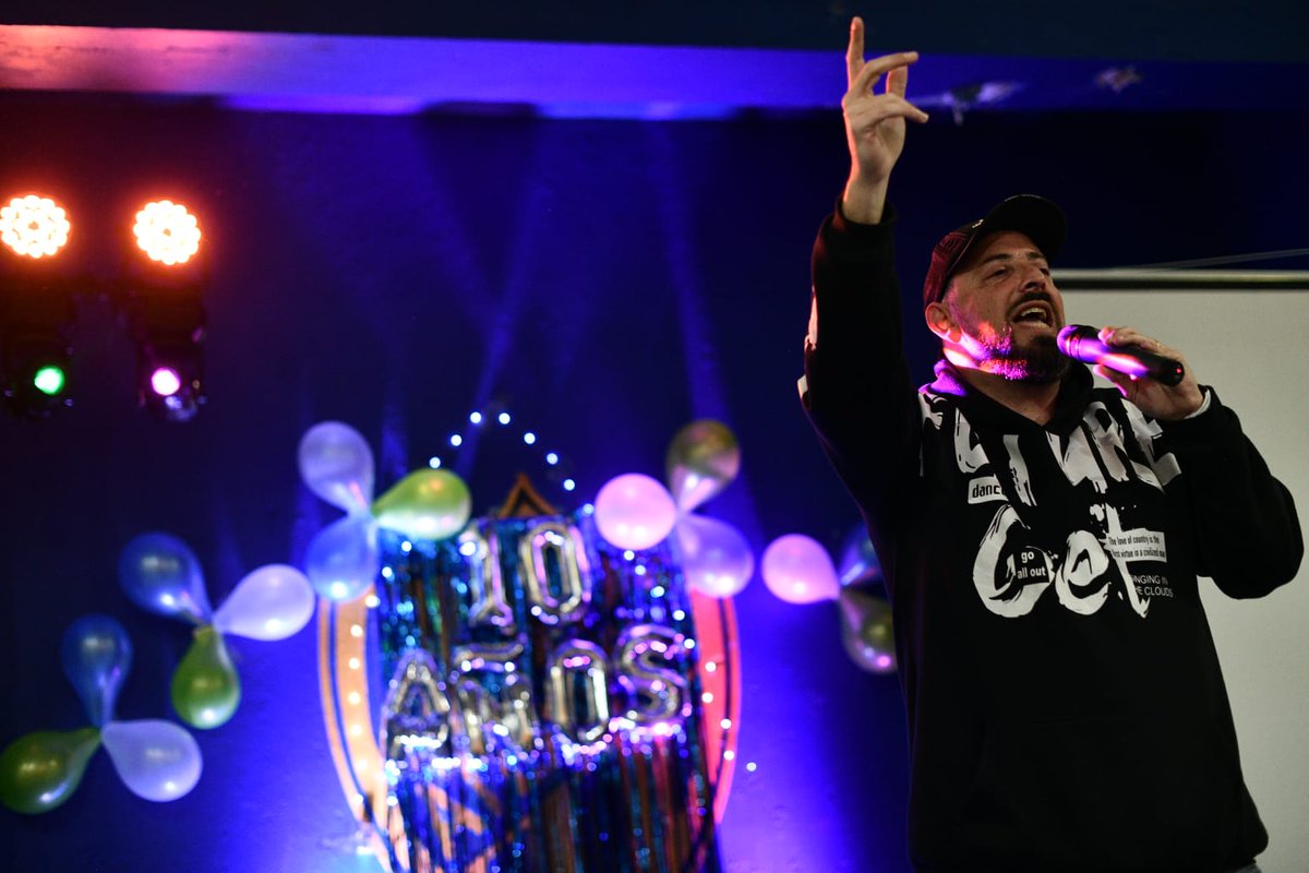 Quiero felicitar a los integrantes de <a href="/tirandoparedesf/">Tirando Paredes</a>  que ayer festejaron sus primeros 10 años de vida. Son un orgullo para los bohemios.