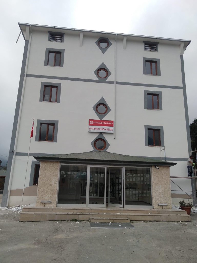 İnandığımız yolun hizmetkarıyız