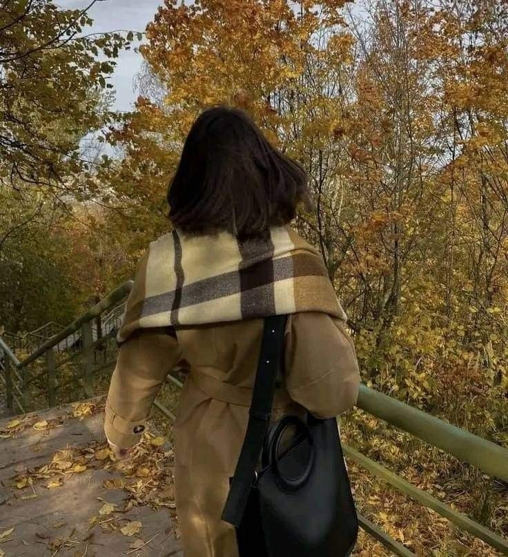 shewearprada's tweet photo. Morning walk in autumn 🍂 ⛅ https://t.co/UcIv7o3Q1p