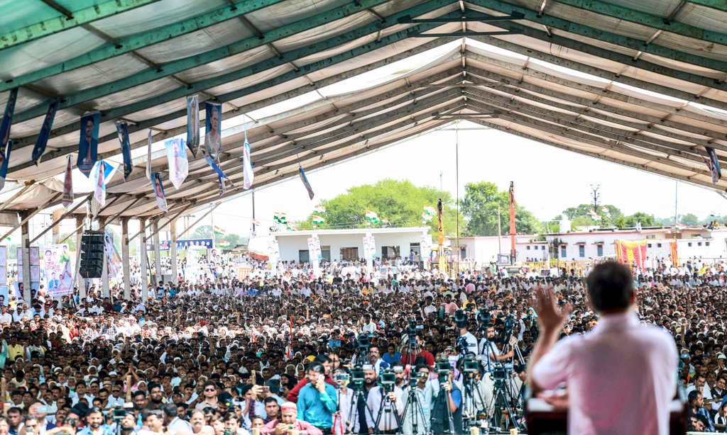 ◆महिला सुरक्षा में मध्य प्रदेश की स्थिति सबसे खराब है - राज्य में हर दिन औसतन 17 से 18 दुष्कर्म के अपराध होते हैं। सिर्फ़ 2021 में ही 1.60 लाख महिलाएं, देश में सबसे ज्यादा, मध्यप्रदेश से गुम हुईं।
◆उज्जैन के महाकाल कॉरिडोर तक में भ्रष्टाचार किया भाजपा सरकार ने।

मप्र की जनता