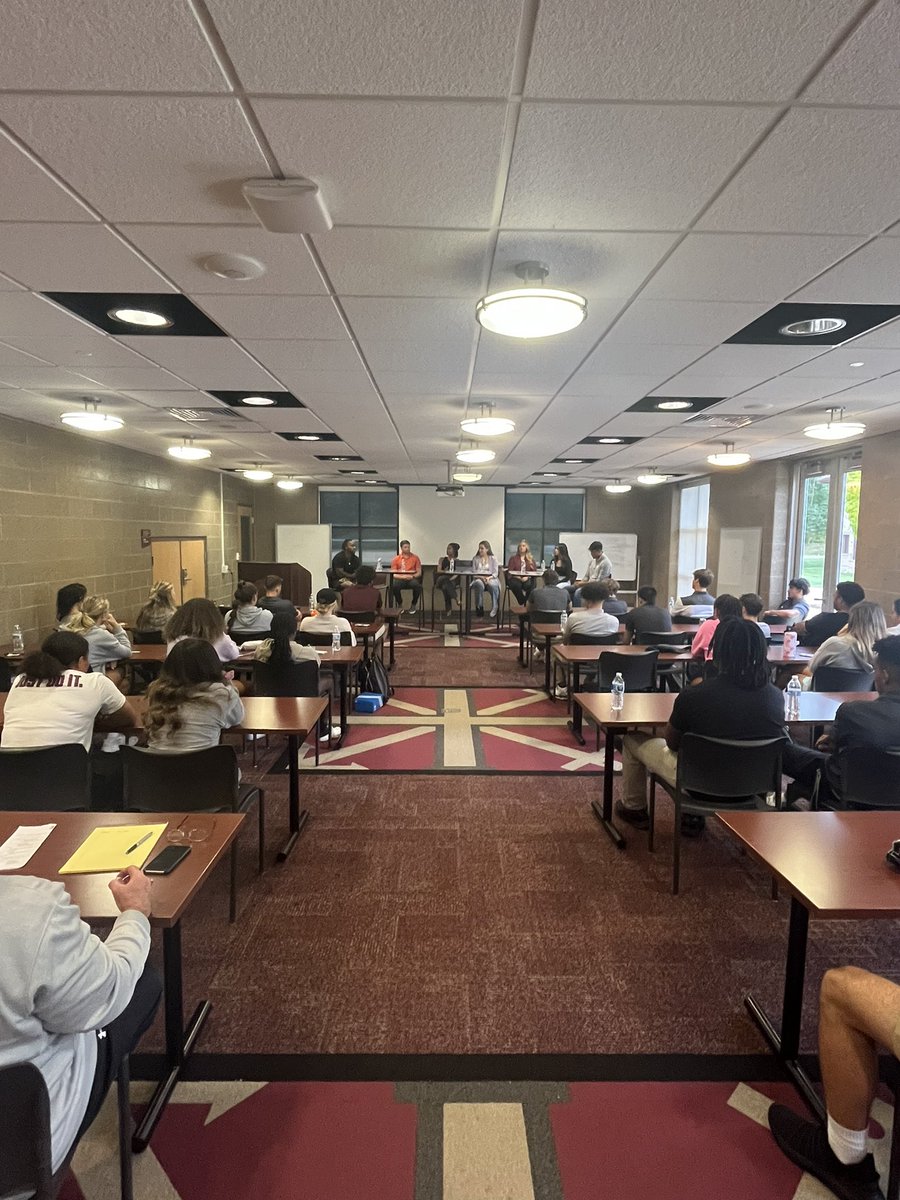 Thanks to MBB alums <a href="/HobbsObrien/">obrien hobbs</a> &amp; <a href="/natemil10/">Nate Miller</a> for coming to campus to speak to our current student-athletes at Friday’s at Four. 

<a href="/HOCROSAINTS/">Holy Cross Athletics</a> 
<a href="/HolyCrossND/">Holy Cross College</a> 
@HolyCrossHoops