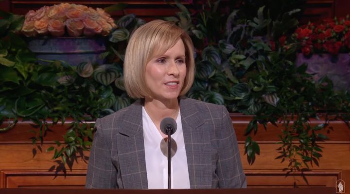 ConferenciaGral's tweet photo. Jesucristo es la “esperanza en tu fin”. Nada de lo que tenemos o no hemos hecho está fuera del alcance de Su infinito y eterno sacrificio. Él es la razón por la cual nunca es el final de nuestra historia. #ConferenciaGeneral #HermanaWright https://t.co/R7u3PZwb7h