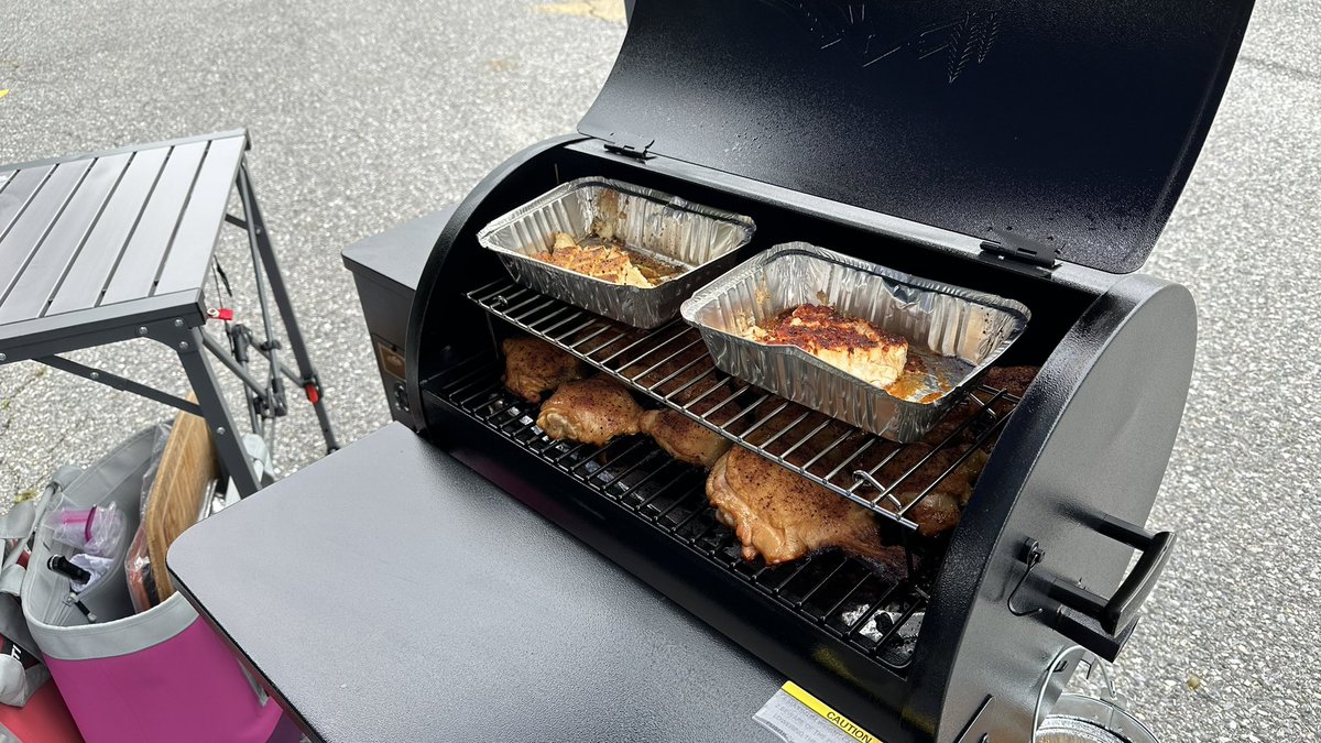 Jameslud's tweet photo. @TraegerGrills tailgating with my #traegertailgater at the #USNA #MIDSHIPMAN VS #USF #BULLS! https://t.co/UZIpMGJi8K