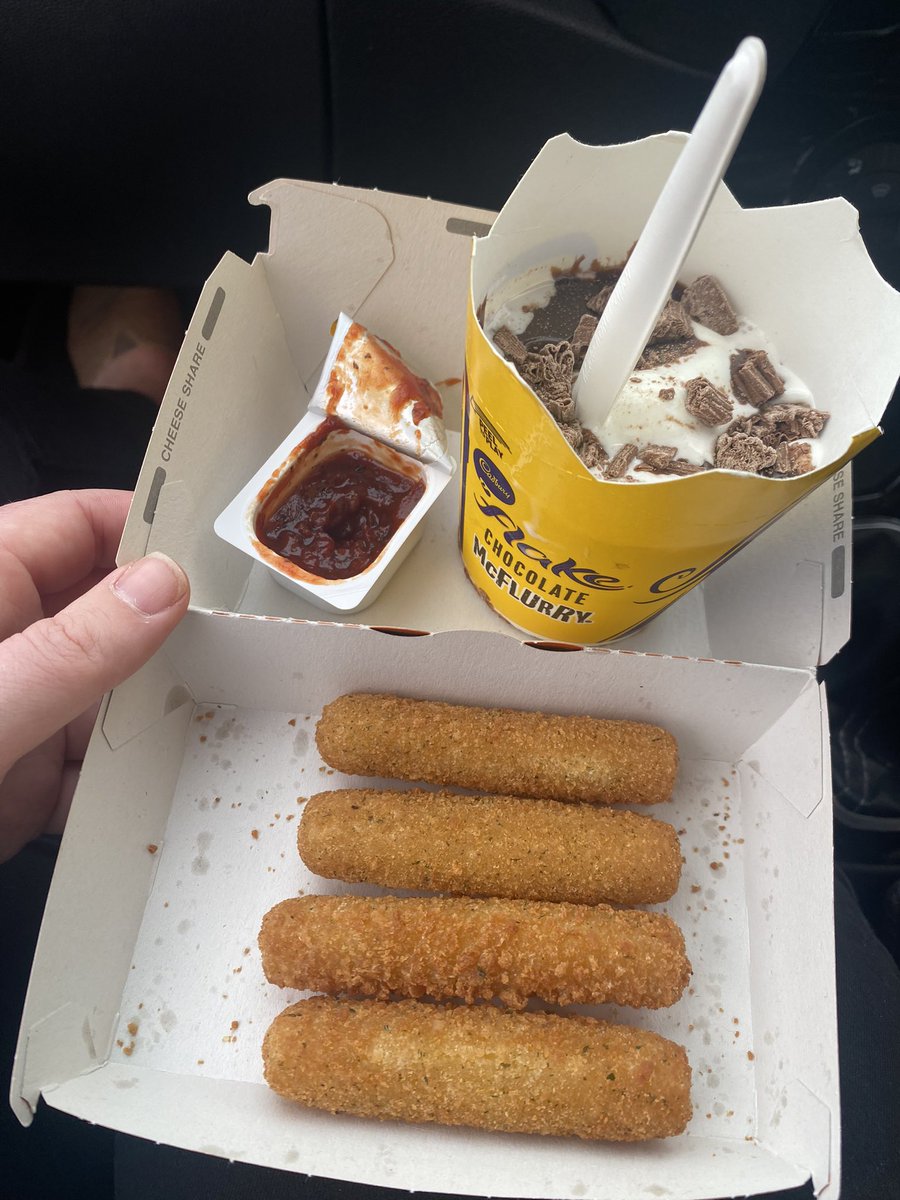 How long does it take to cook some mozzarella dippers and a McFlurry… Half an hour apparently, after having to reprint the receipt, being told the order didn’t exist and then the number disappearing off the screen… Well done <a href="/McDonalds/">McDonald's</a>, excellent service 🤦🏼‍♀️