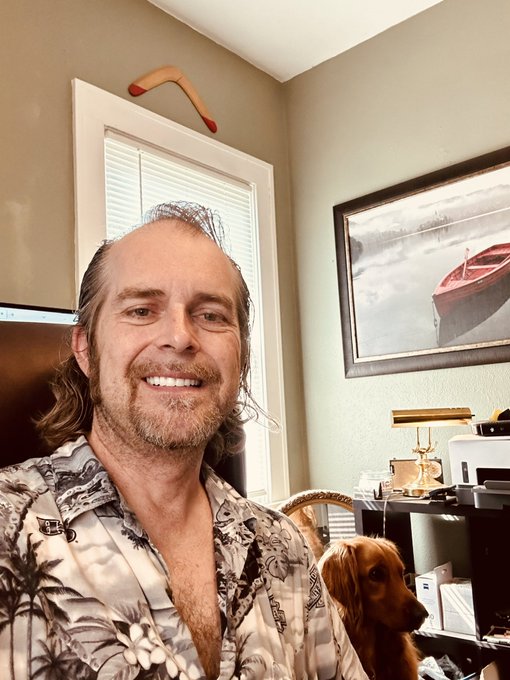 Lucy, my writing partner ❤️ https://t.co/ov5COFdfOK