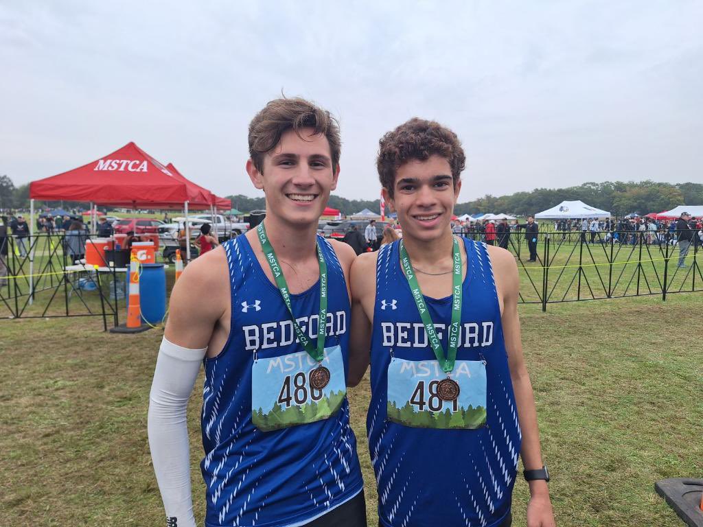 TheRealSwagFlag's tweet photo. Bedford girls took 8th of 22 teams in Champs race. Addi Poulter and Sam Sheahan medaled by coming in 23 and 24 out of 213 runners; Anna Massaro 46, Grace Niu 78, Vivian Liu 102 rounded out the team scoring. Johnny Garraway and Carter Rauch placed 2 and 4th in 3k @BedfordBucs https://t.co/FShG0cRaOc