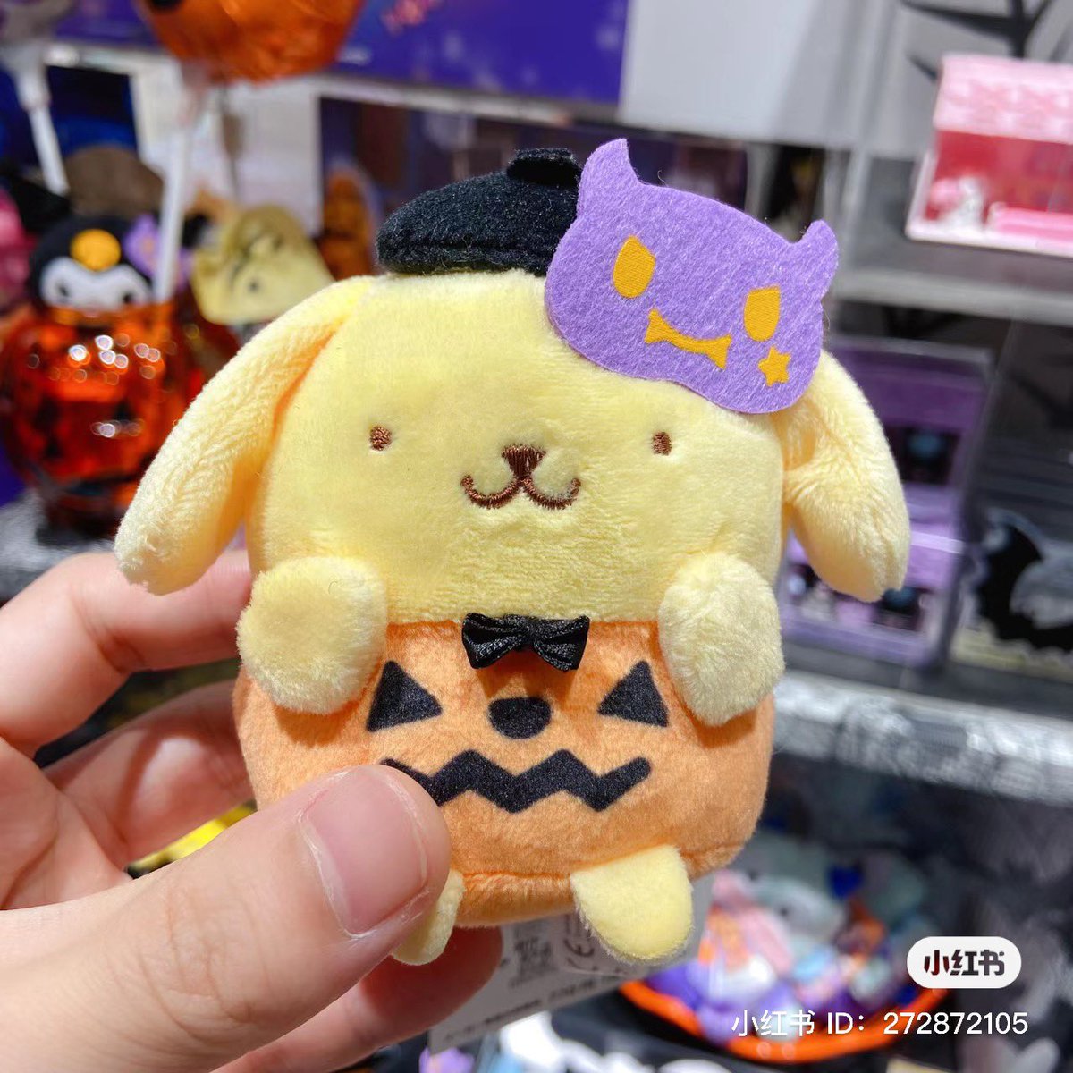 piinkimi_'s tweet photo. sanrio halloween plushies https://t.co/v8Io1lZcSL