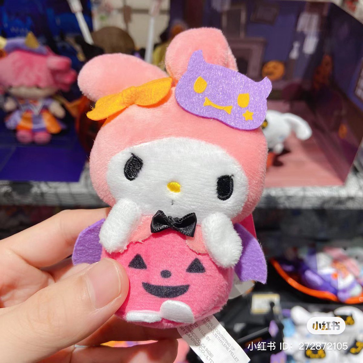 piinkimi_'s tweet photo. sanrio halloween plushies https://t.co/v8Io1lZcSL