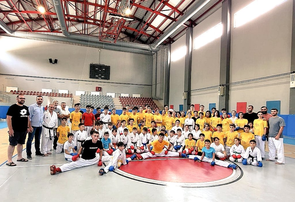 KarateOf's tweet photo. Of Kapalı Spor Salonunda Erzurum Bölgesinin Antrenör ve karatecileriyle güzel ve verimli bir antrenman yaptık https://t.co/SscdKQHOM6