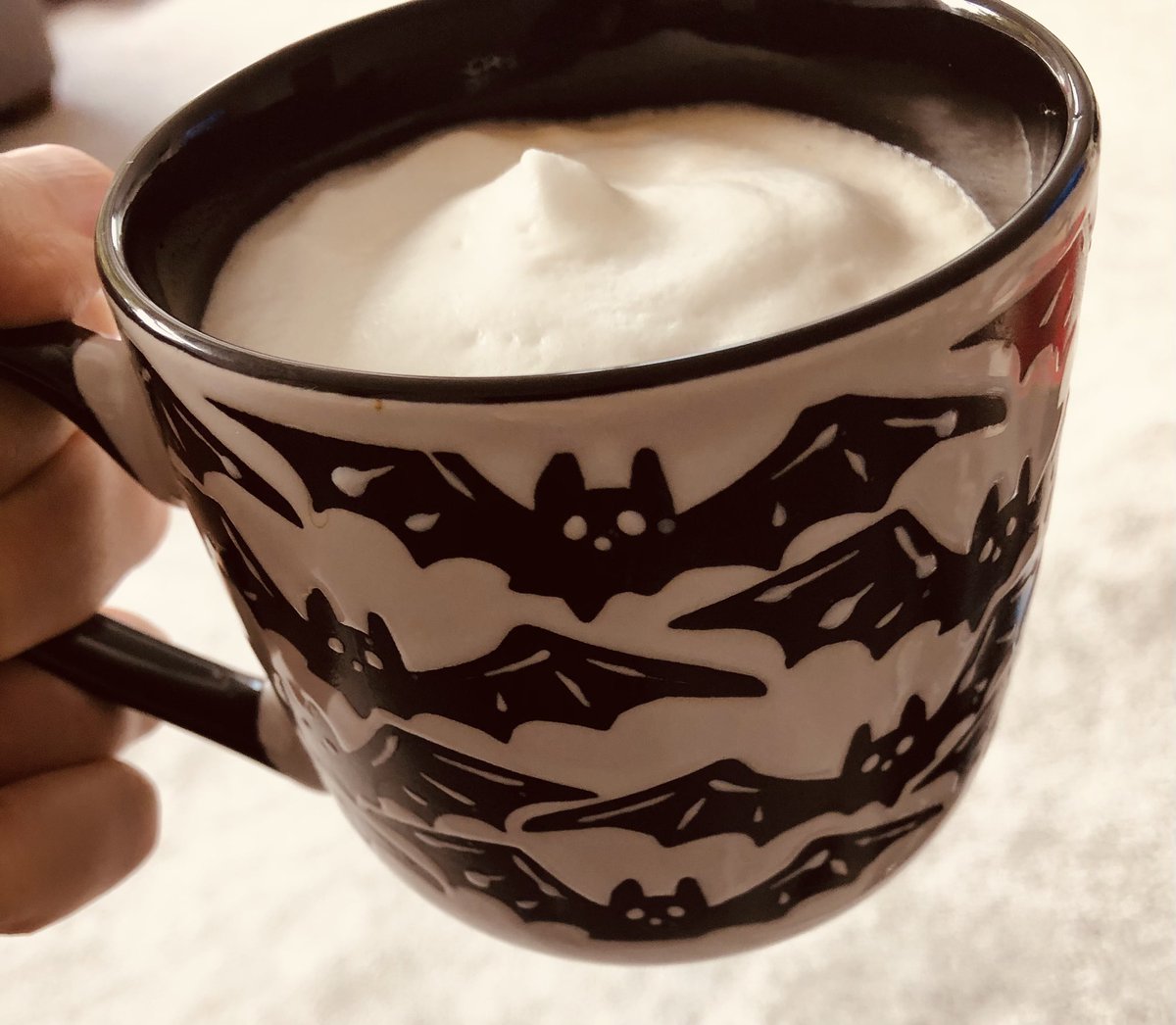 FEARter (@fearterhorror) on Twitter photo Coffe and bats, together at last ☕️🦇
(Starbats, batuccino, bat white, Baté Nero…) Coffe and bats, together at last ☕️🦇
(Starbats, batuccino, bat white, Baté Nero…)
