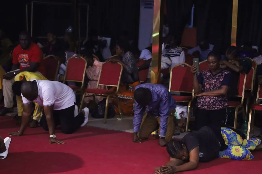 PastorEmekaIroh's tweet photo. #moments from πππ π½ππ πππππ ππ ππππΌπΎπππ
Minister Joy literally brought the roof down in worship to Elohim.
#onebignightofmiracles
#onebignight
#pastorchukwuemekairoh
#PastorMiriamIroh
#Energyofthespirit
#gatheringofchampions
#cityofmiracles https://t.co/TxSQIxVpTg