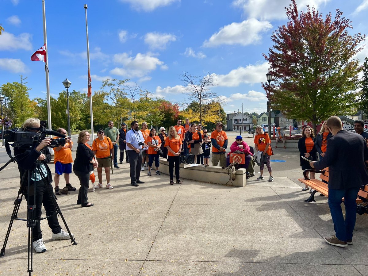 jimdiodati's tweet image. This morning, outside of City Hall, our @NiagaraFalls community raised the #EveryChildMatters Flag and then lowered it to half-staff to mark #OrangeShirtDay and the #NationalDayforTruthandReconciliation. Today, we wear orange to raise awareness of the tragic legacy of residential…