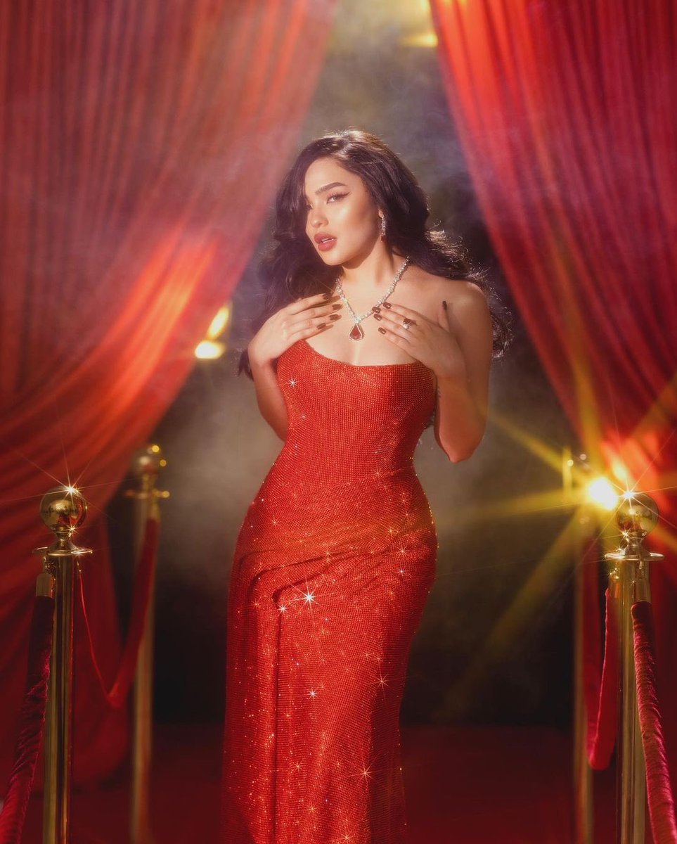 4everblythe's tweet photo. antalino rin talaga ng stylist and make-up artist ni blythe no? grabe bilib talaga ko dahil laging stand out ang ganap nila. https://t.co/lPJad9B6F1