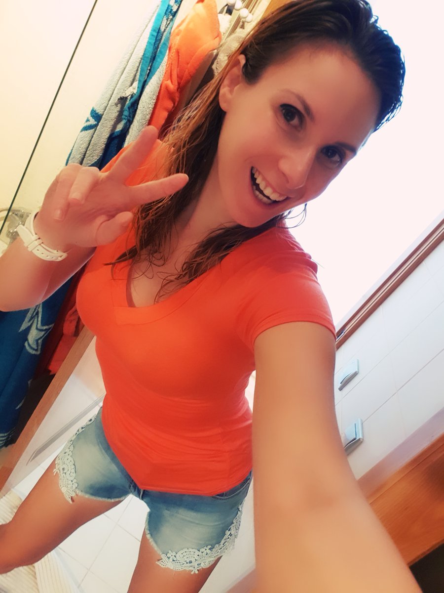 Saturday evening brings good vibes! 😄 You can get in the mood on my OF. I'm looking forward to having you! 😘 Just click and experience me exclusively. You'll find the link in my bio and the first comment. 👇

Der Samstagabend sorgt für gute Laune! 😄 Richtig in Stimmung kommst