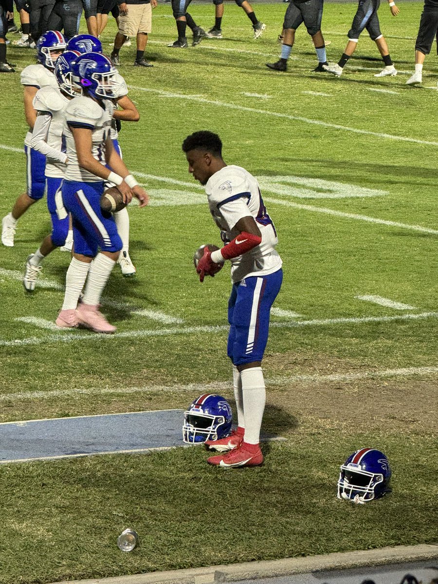 4️⃣sacks 
2️⃣ TFLS 
1️⃣ Kickoff recovery