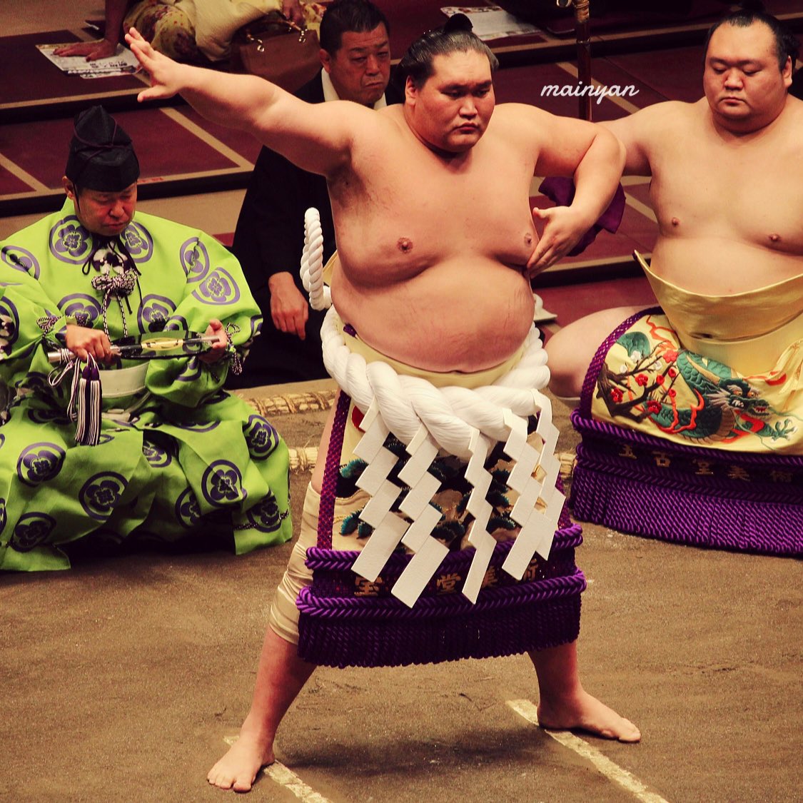 mainyan3's tweet photo. 🧡TERUNOFUJI🧡
Aki Basho 2021 Day 4
#横綱照ノ富士関🗻☀️
💪💪💪✨✨✨
📸09.15
♡
#照ノ富士 #照ノ富士関
#ガナ #ガナー #ガントルガガンエルデネ
#ガントルガ #ガンエルデネ #杉野森正山
#伊勢ヶ濱部屋 #横綱土俵入り #大相撲 #相撲
#Terunofuji #Тэрүнофүжи #Ganaa
#sumo #grandsumo https://t.co/v9TjMLJAqs