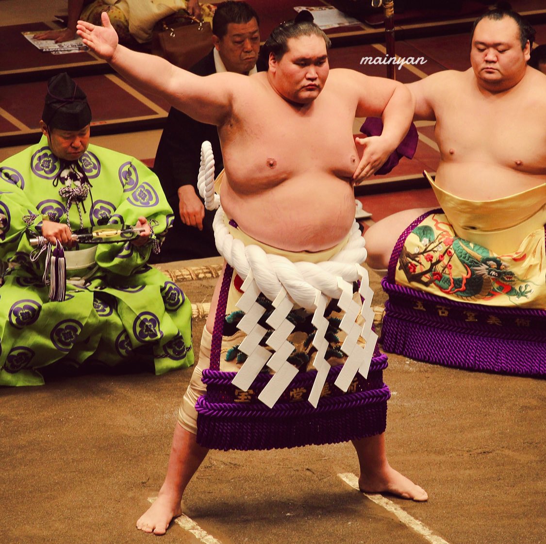 mainyan3's tweet photo. 🧡TERUNOFUJI🧡
Aki Basho 2021 Day 4
#横綱照ノ富士関🗻☀️
💪💪💪✨✨✨
📸09.15
♡
#照ノ富士 #照ノ富士関
#ガナ #ガナー #ガントルガガンエルデネ
#ガントルガ #ガンエルデネ #杉野森正山
#伊勢ヶ濱部屋 #横綱土俵入り #大相撲 #相撲
#Terunofuji #Тэрүнофүжи #Ganaa
#sumo #grandsumo https://t.co/v9TjMLJAqs