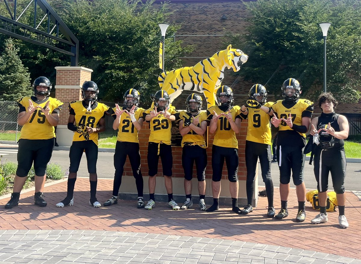 MrsWacky17's tweet photo. Congrats to West JV with a W today!!🐯🐯#10Scottymyboy 🙌🙌 https://t.co/G85sEKm48v
