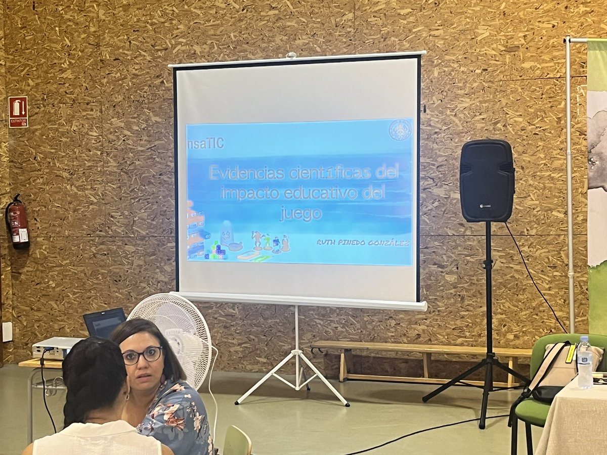 Mañanita de formación en Aprendizaje basado en juegos con @decascaradenuez @ruth_pinedo <a href="/profejugon/">profejugon</a> <a href="/aulaenjuego/">Aula En Juego</a> aquí en nuestro pueblo. Con ganas de estrenar juegos nuevos en clase.#jugandoseaprendemejor