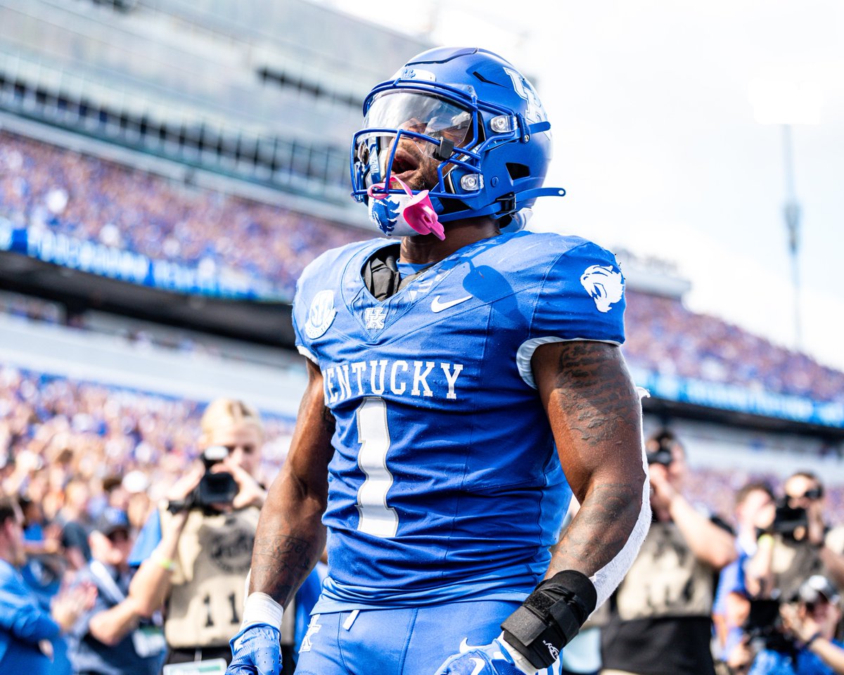Have a day, @Ray_Davis07. 75-yard TD. 

He has rushed for 141 yards ... in the first quarter.