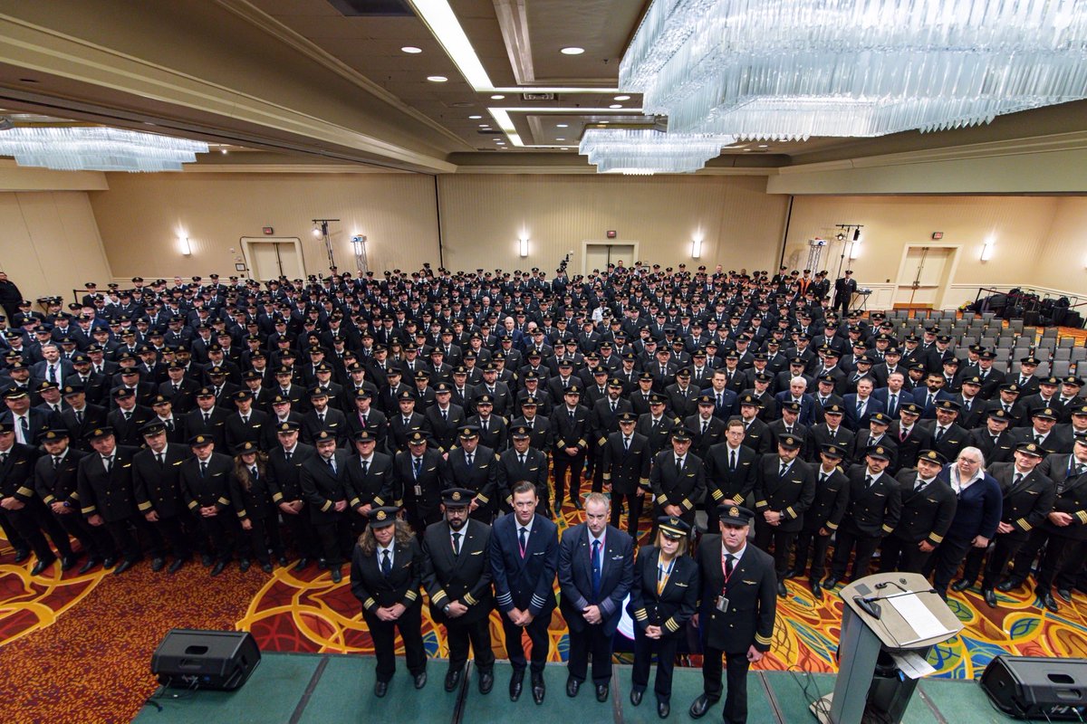 AirCanadaPilots's tweet photo. Air Canada pilots show their unity in the largest pilot picket in Canadian aviation history. #worldclasscontract

Les pilotes d’Air Canada démontrent leur solidarité lors du plus grand piquetage dans l’histoire de l’aviation au Canada.#worldclasscontract https://t.co/Lx2PV4zk37