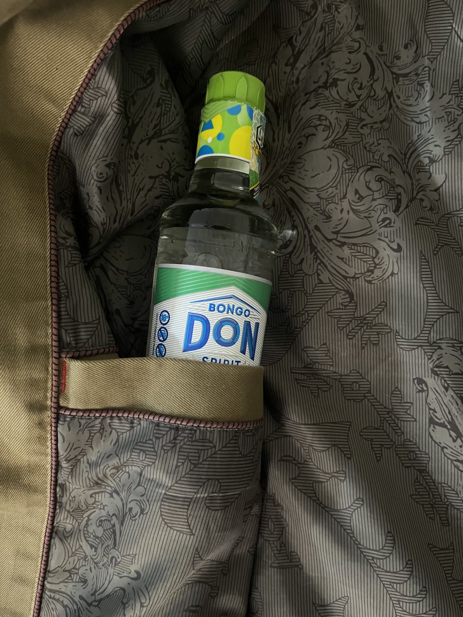 MyUglyMustache's tweet photo. #Ad
Saturdays are for weddings? Hakikisha umekabeba haka kwenye koti ili hata kama vinywaji havipo unasip mdo mdo!
200ml ni 3,000 TZS tu!
Kunywa Kistaarabu.
Haiuzwi kwa wenye umri chini ya 18.
#BongoDon
#LadhaYakoYaKibabe
#MchongoNiElfuTatu https://t.co/D7WmrkCAYb