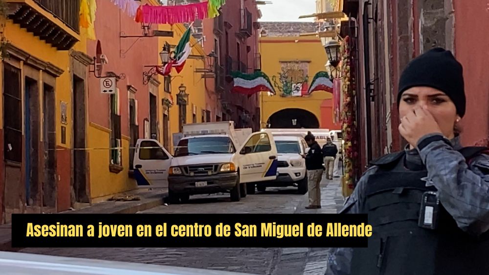 NewsSanmiguel's tweet image. #ASESINATO 5 horas permaneció tirado en la calle el cuerpo del joven asesinado en calle de #Relox, en el centro de San Miguel de Allende, durante los festejos de la #Alborada

#SanMigueldeAllende #Seguridad 
NOTA: newssanmiguel.com.mx/joven-asesinad…