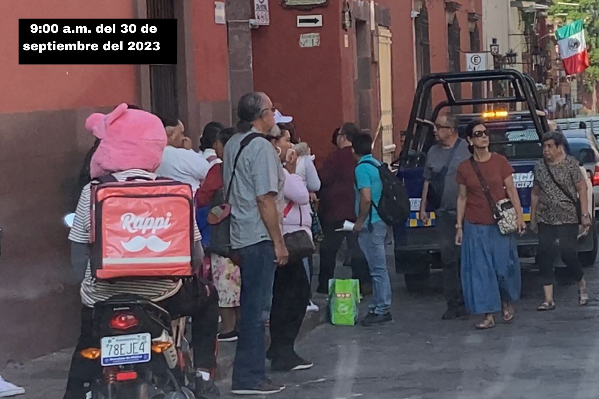 NewsSanmiguel's tweet image. #ASESINATO 5 horas permaneció tirado en la calle el cuerpo del joven asesinado en calle de #Relox, en el centro de San Miguel de Allende, durante los festejos de la #Alborada

#SanMigueldeAllende #Seguridad 
NOTA: newssanmiguel.com.mx/joven-asesinad…