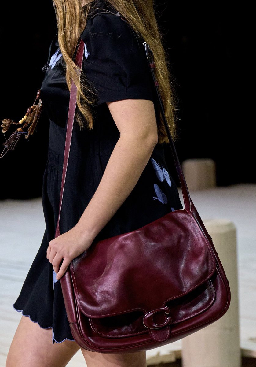 muglare's tweet photo. COACH DON’T THINK I FORGOT ABOUT THESE MESSENGER BAGS BITCH https://t.co/Qmw1FbMaJE