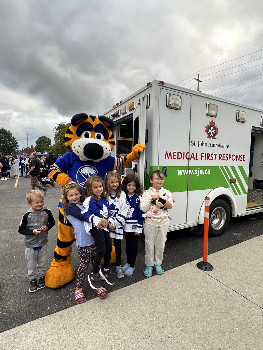 SJAElgin's tweet photo. SJA MFRs at the 2023 Hockey Ville in West Lorne! What a great event!
 
Interested in joining? Send us an email: sjastthomas@gmail.com https://t.co/L9n48bpgeq