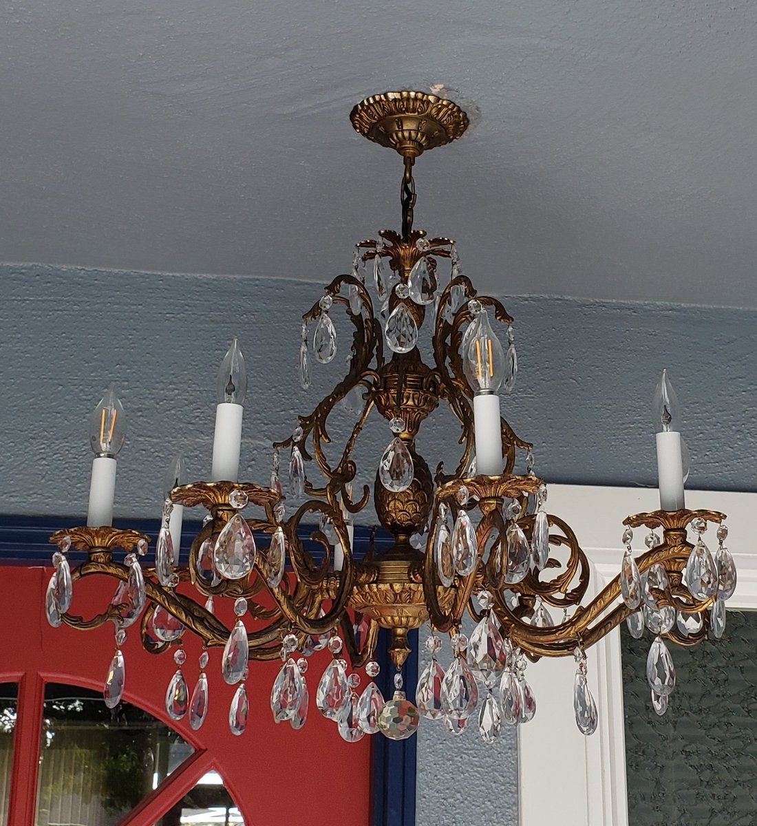 007BobTM's tweet photo. Is a chandelier too much for my front door entry? https://t.co/bjQVzMLhkW