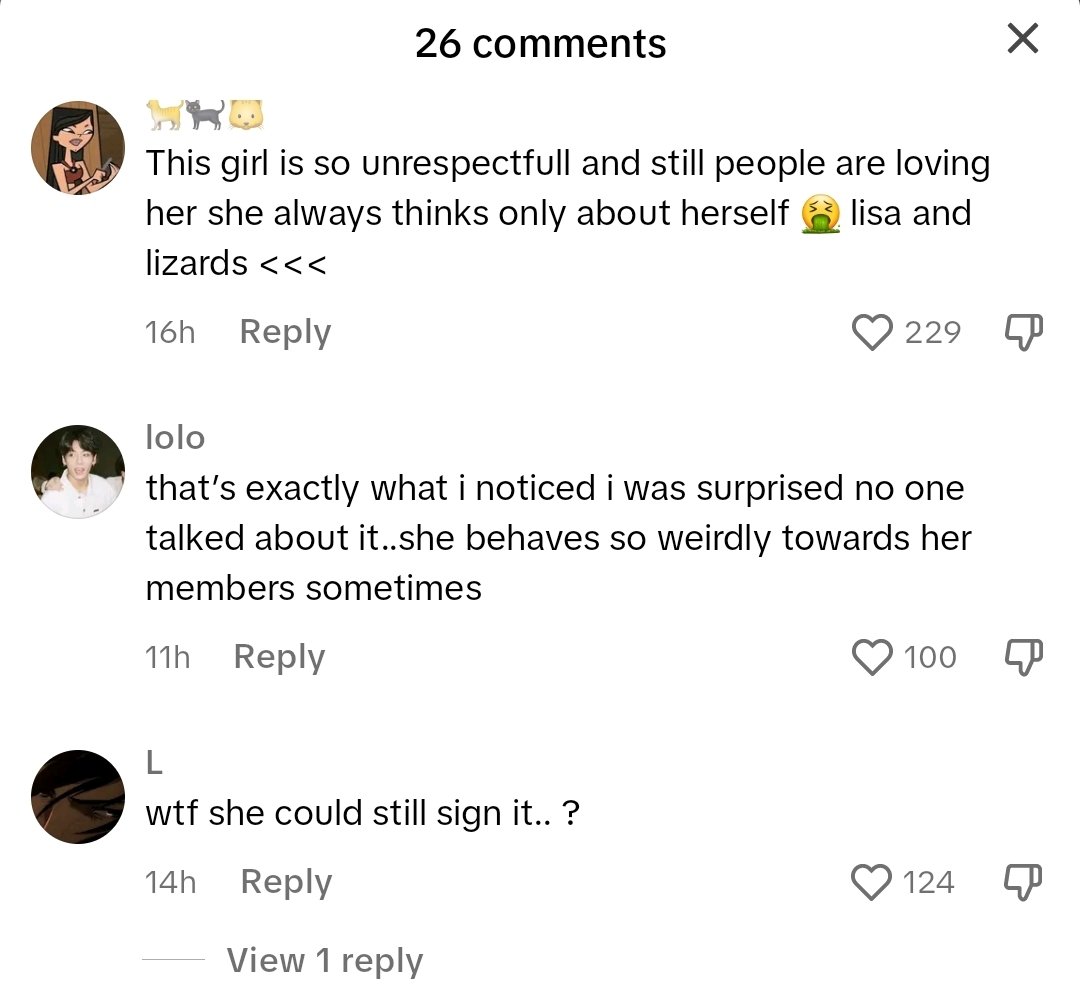 hoeforboras's tweet photo. Blonks wanna make it as their moment when their fave' privacy got invaded too.  You all should worry about that rvde str! Paper girlie didn't sign a fan 💀 https://t.co/N6hEDIV805