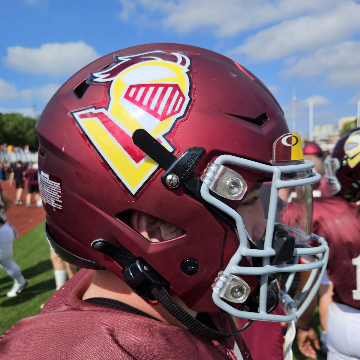 Snooze2you's tweet photo. The inaugural Maroon & Gold scrimmage for @CalvinKnightsFB is about to start. ⚔️ #CalvinFootball #MaroonAndGold #BeatHope https://t.co/aXMVyv0w32