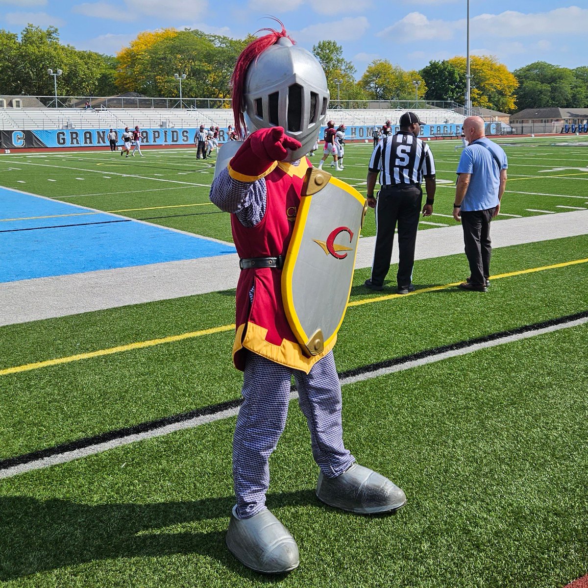 Snooze2you's tweet photo. The inaugural Maroon & Gold scrimmage for @CalvinKnightsFB is about to start. ⚔️ #CalvinFootball #MaroonAndGold #BeatHope https://t.co/aXMVyv0w32