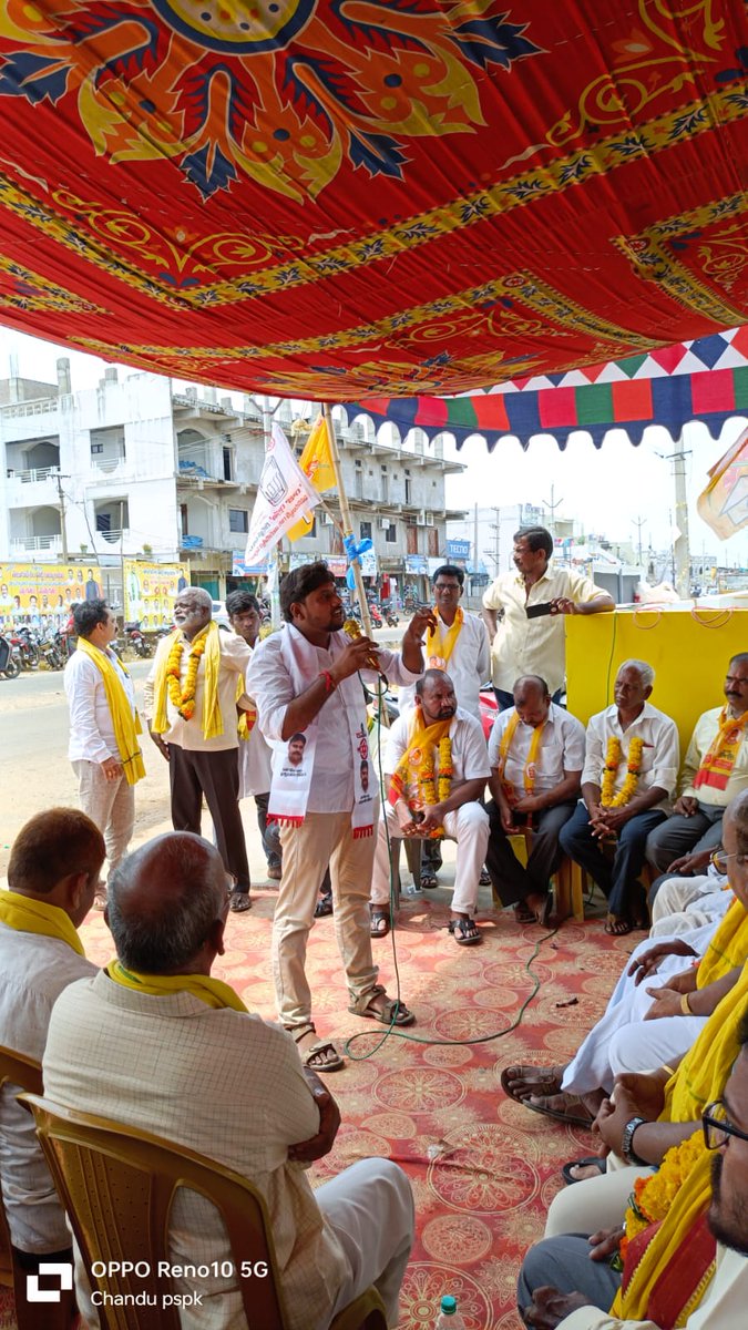 Koti_JSP's tweet photo. జనసేన పార్టీ అధ్యక్షులు శ్రీ @PawanKalyan గారి ఆదేశాలు మేరకు TDP జాతీయ అధ్యక్షుడు నారా చంద్ర బాబు గారి అక్రమ అరెస్ట్ కు మద్దతు గా చేస్తున్న రిలే నిరసన దీక్షకు టెక్కలి జనసేన పార్టీ నాయకులు కోటేశ్వరరావు పల్లి సంఘీభావం
టెక్కలి నియోజకవర్గం 
#HelloAP_WelcomeJSP
@JSPShatagniTeam https://t.co/XUjfwCmVZZ